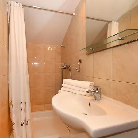 In 7343 Apartman *