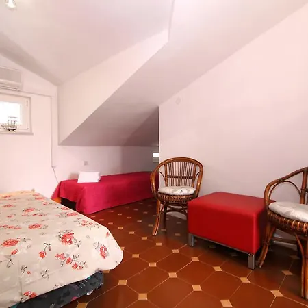 In 7343 Apartman